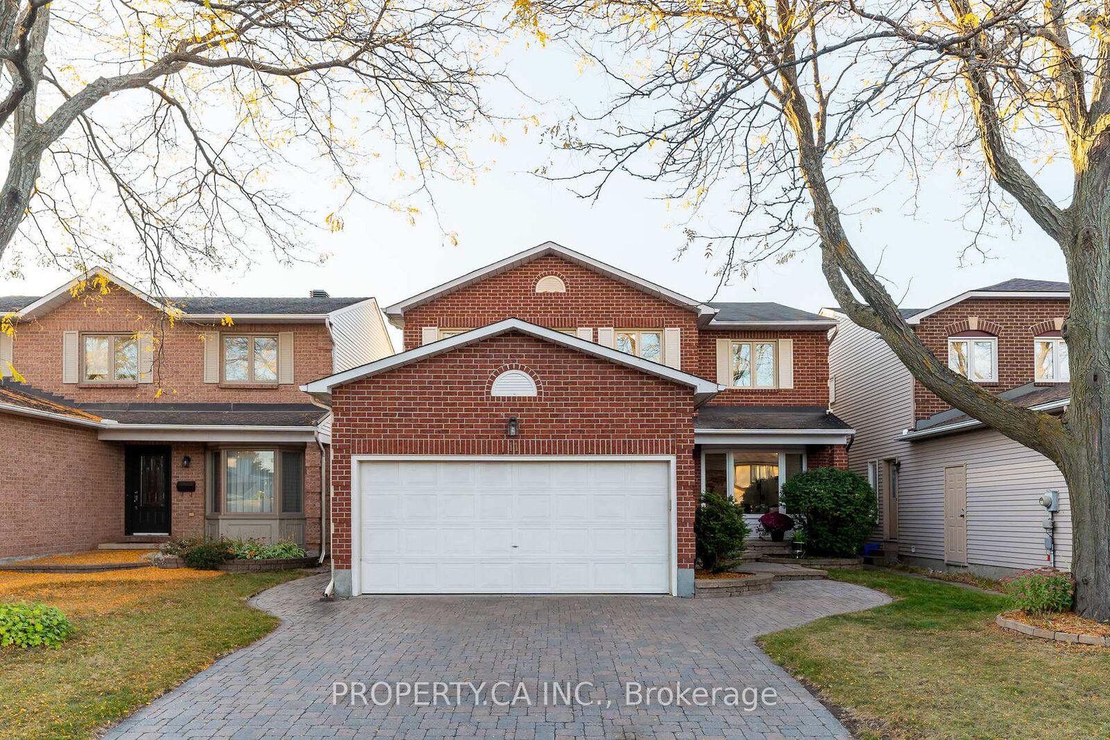 Property Photo: 11 Dossetter Way ON K1G 4R8