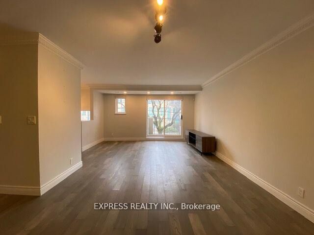 Property Photo: 28 Sommerset Way 1639 ON M2N 6W7