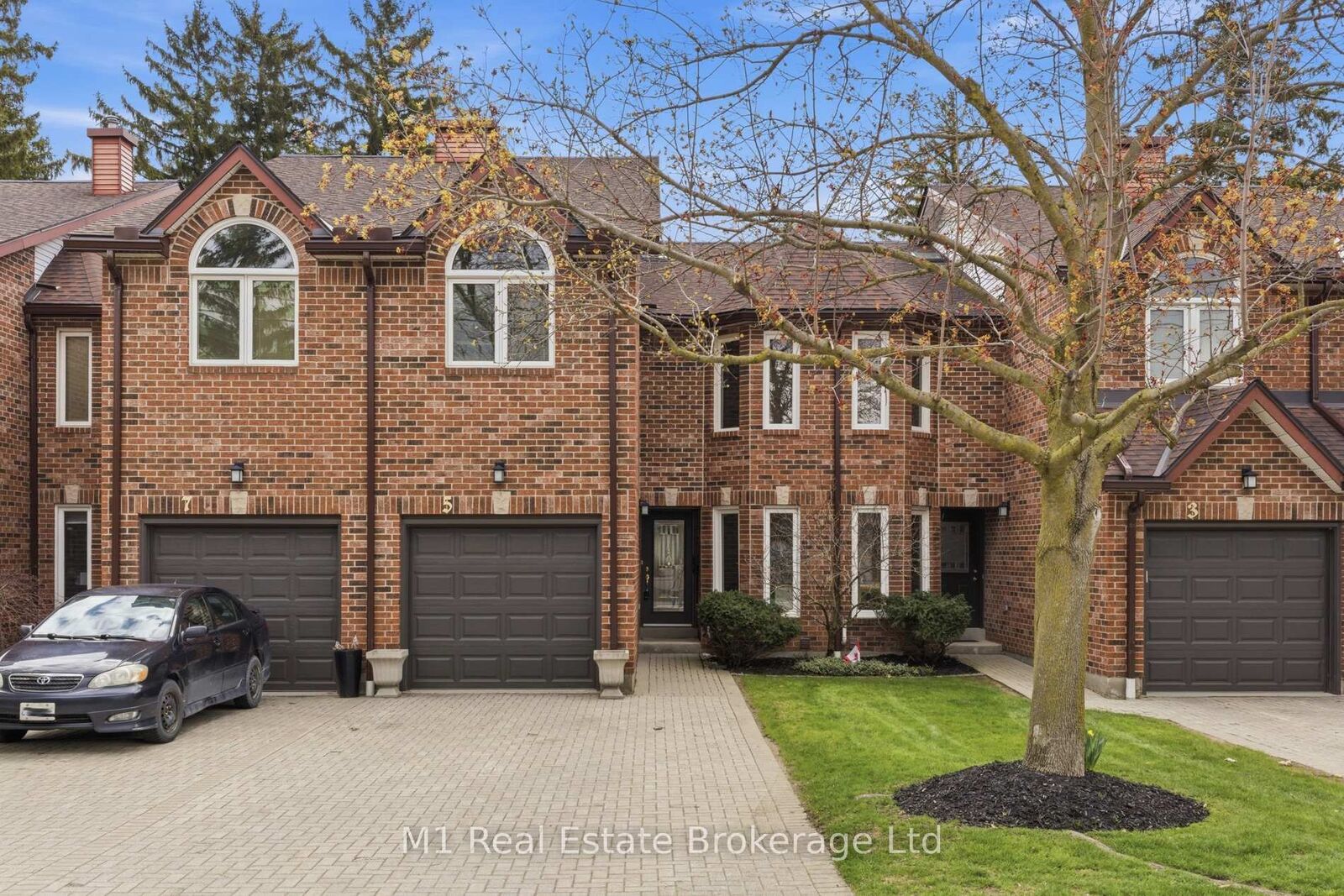 Property Photo: 5 Marilyn Drive ON N1H 1G9