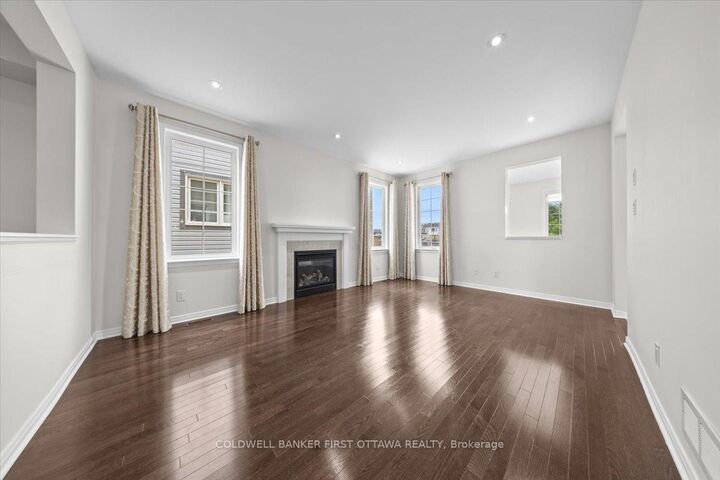 Photo de la propriété:  118 Culloden Crescent  ON K2J 5Z9 