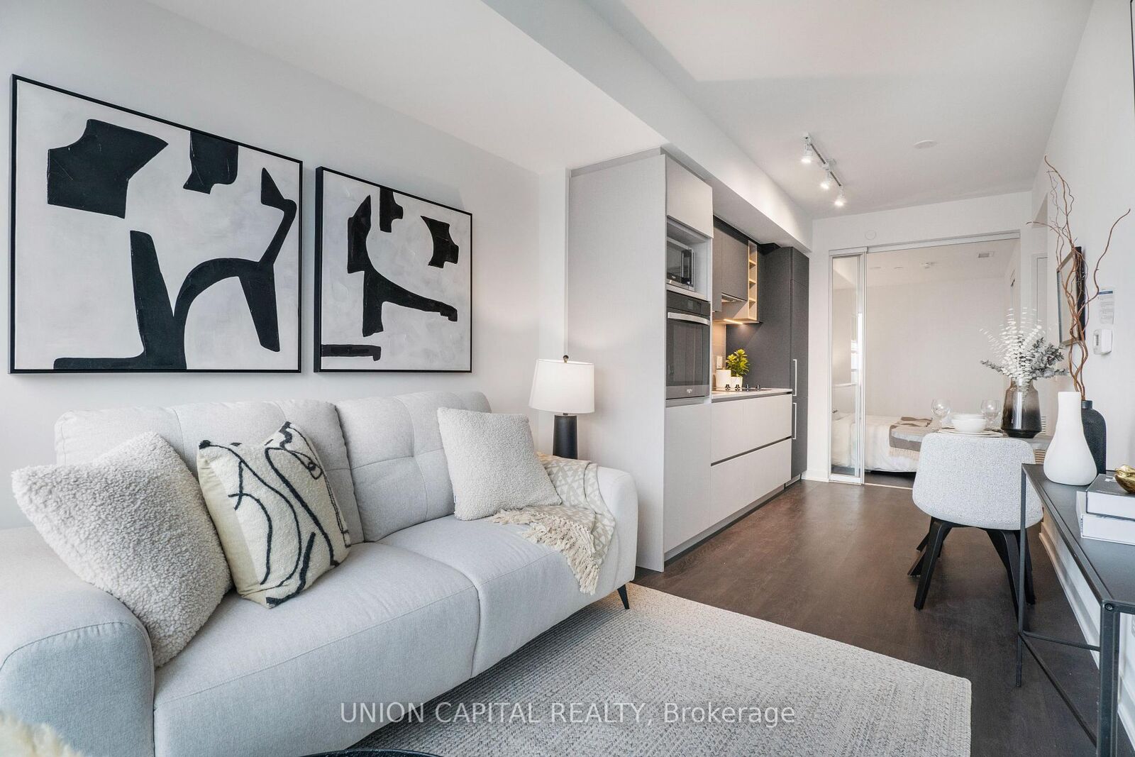 Property Photo:  319 Jarvis Street 4908  ON M5B 0C8 