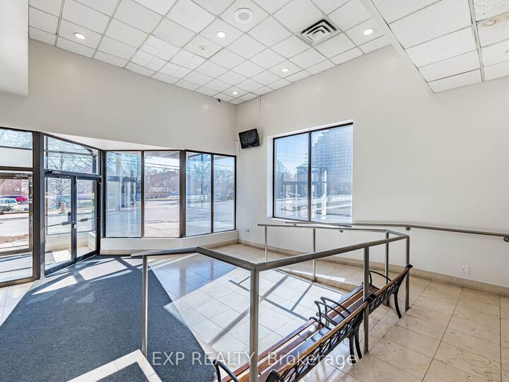 Property Photo: 25 Agnes Street 907 ON L5B 3X7