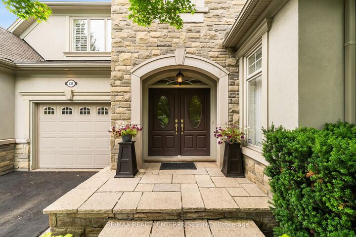Property Photo:  535 Canyon Street  ON L5H 4L4 