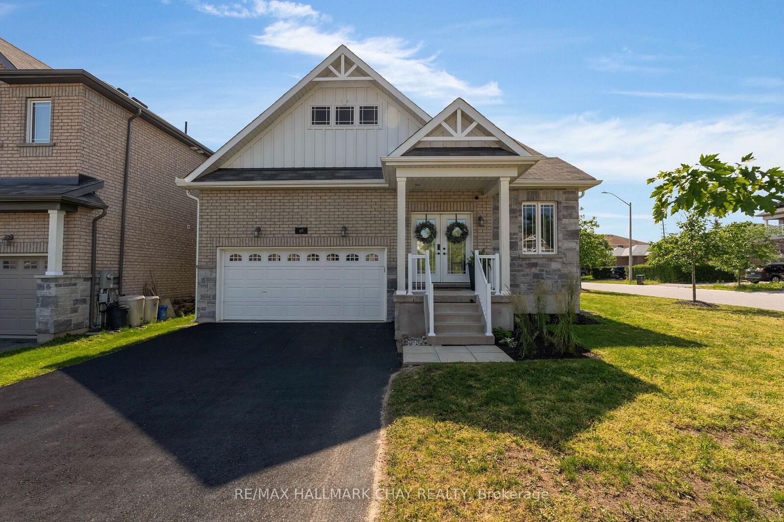 Property Photo: 69 Prince George Crescent ON L4N 0K9