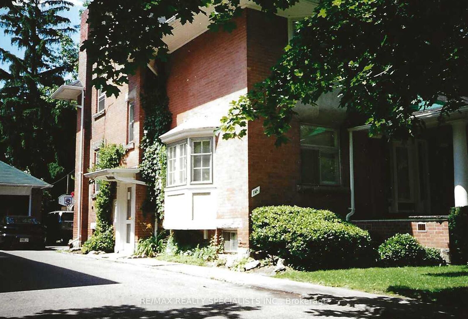 Property Photo: 16 Wellington Street E ON L6W 1Y2
