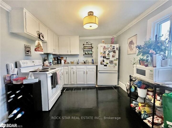 Property Photo:  36 Lake Street 2  ON L2R 5W8 