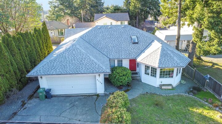 2530 Anderson Ave — photo 1