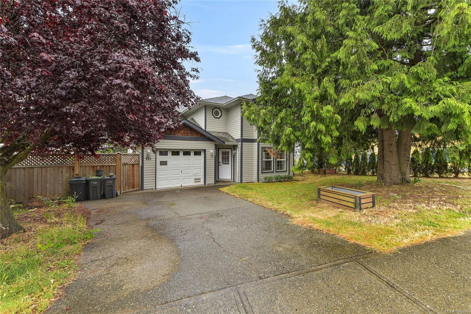 Property Photo:  821 Lampson St  BC V9A 6B4 