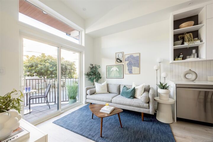 Property Photo: 1075 Tillicum Rd #608 BC V9A 2A4