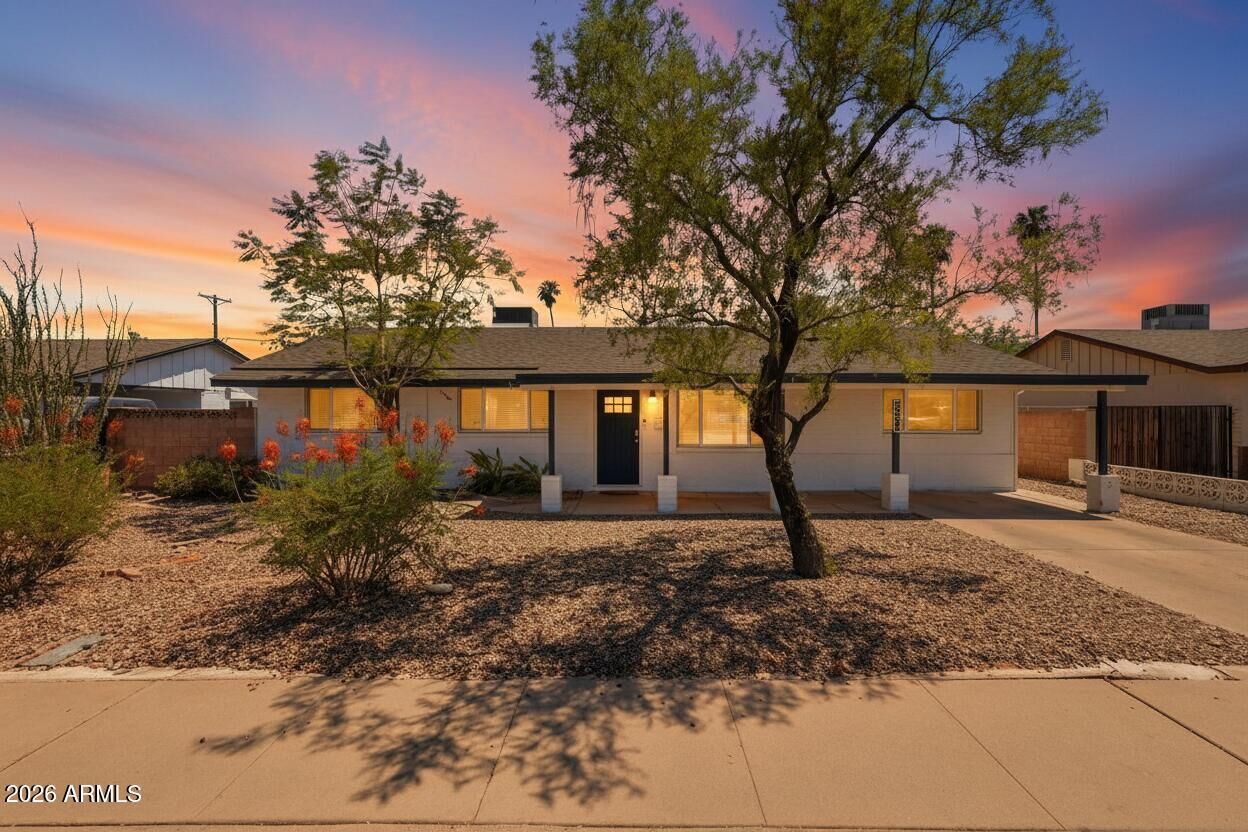 Property Photo: 6937 E Moreland Street AZ 85257