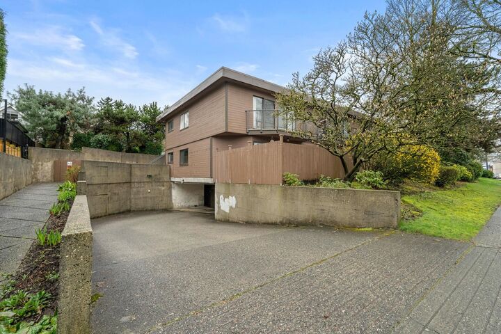 Property Photo: 3136 Kingsway 204 BC V5R 5K1