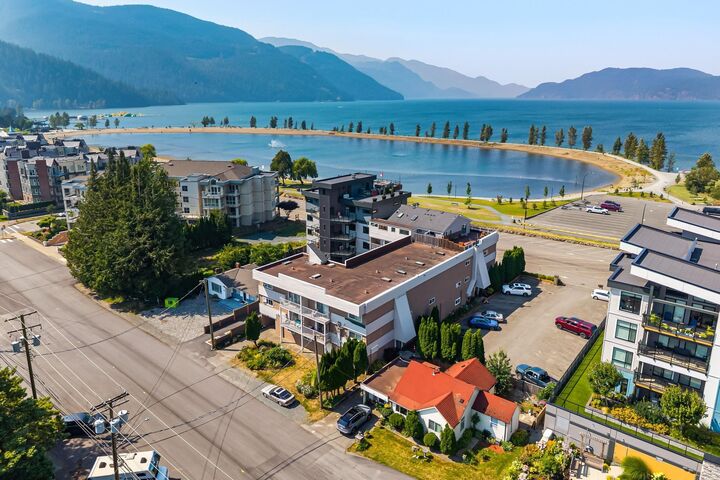 Property Photo: 450 Esplanade Avenue 20 BC V0M 1K0