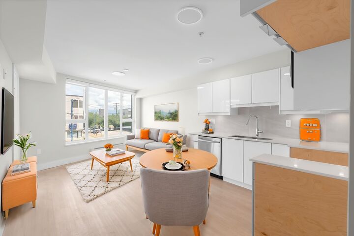 3050 Kingsway 207 — photo 1