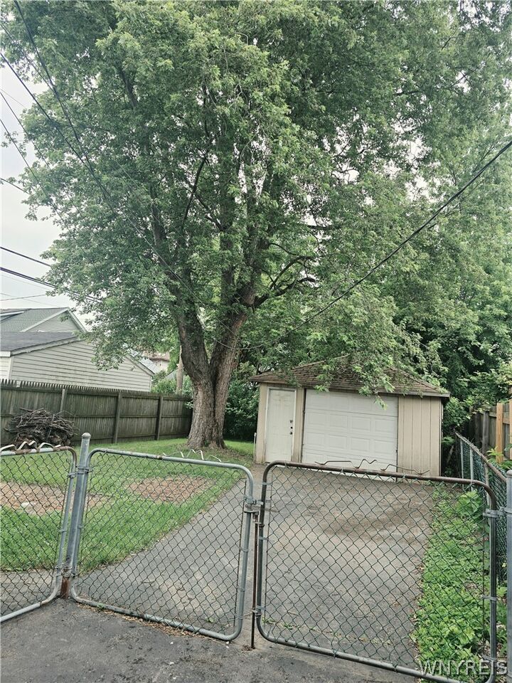 Property Photo:  109 Beech Street  NY 14218 