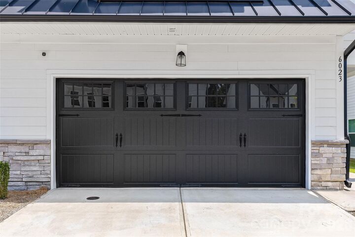 Property Photo:  6023 Corbin Woods Court  NC 28226 