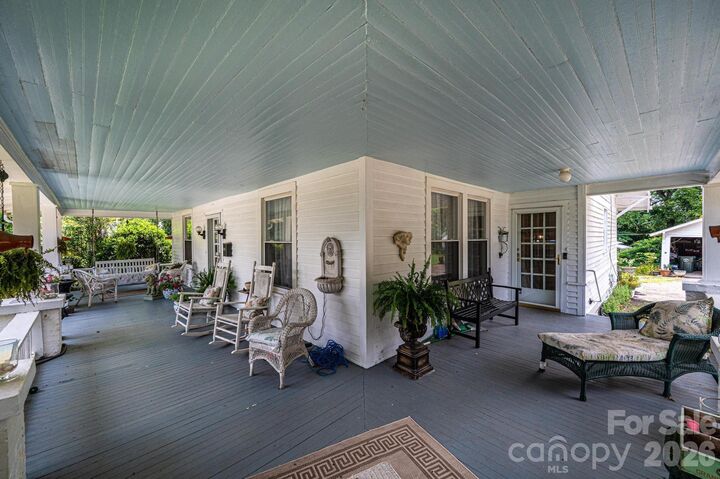 Property Photo: 720 N Main Avenue NC 28658