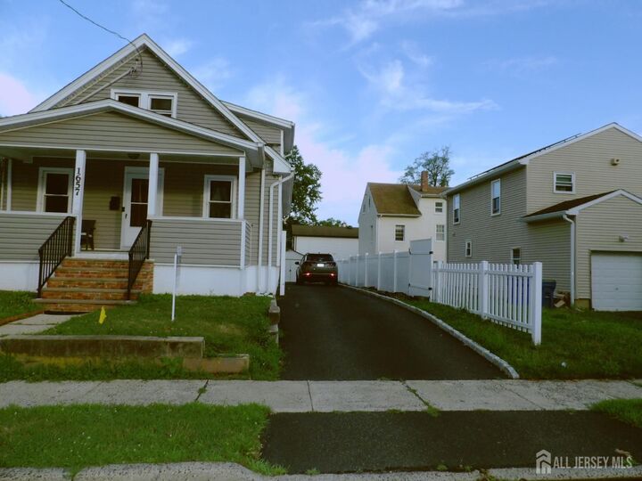 Property Photo:  1657 W 3rd Street   09954 