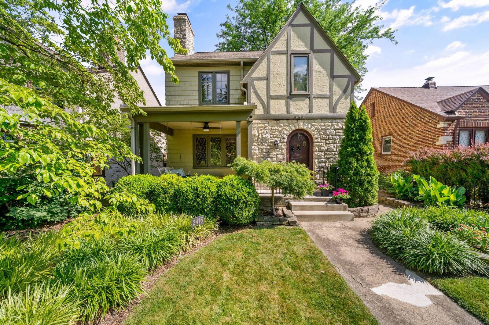 Property Photo:  2416 N Havenwood Drive  OH 43209 