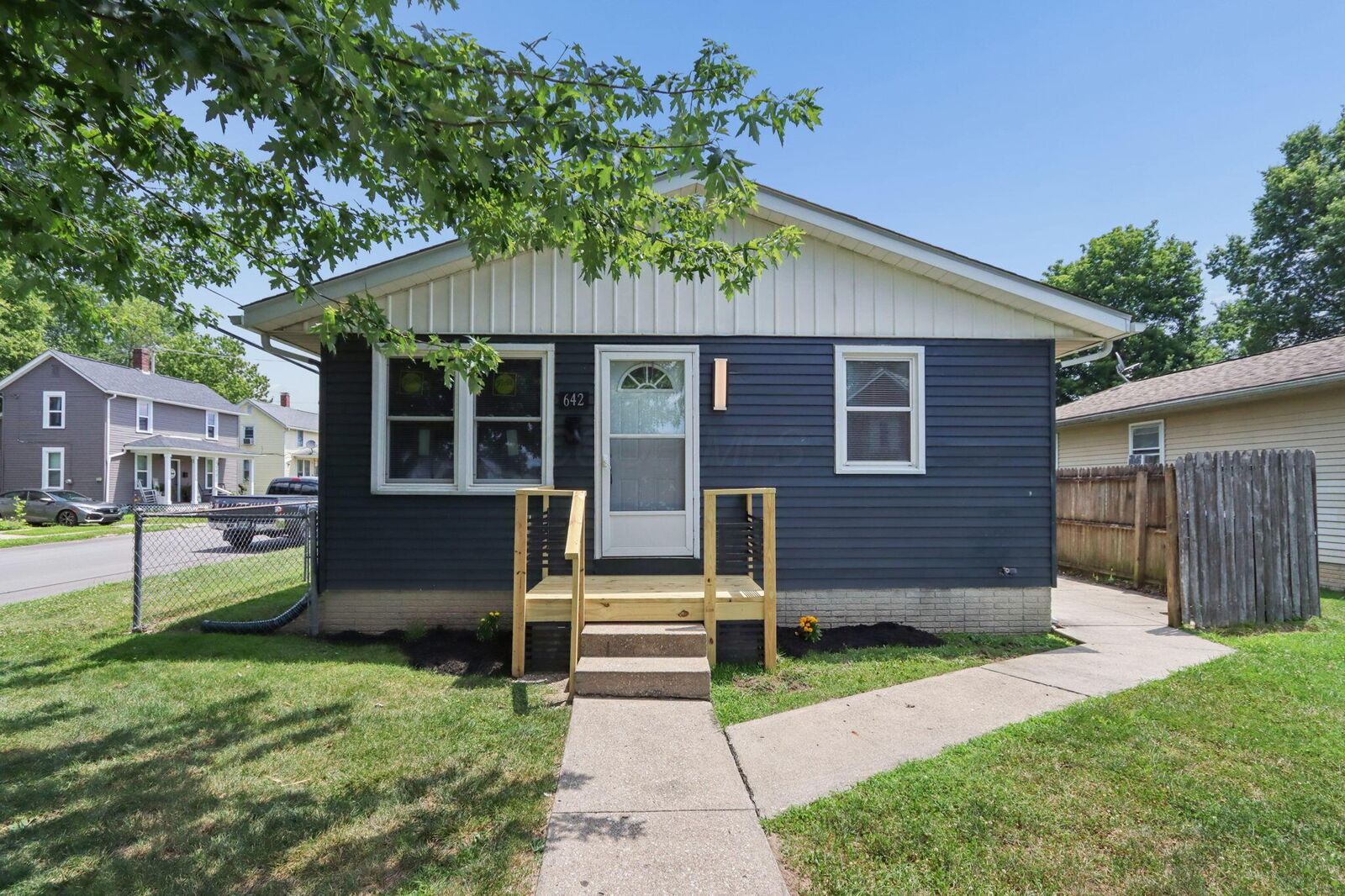 Property Photo:  642 McKinley W Avenue  OH 43130 