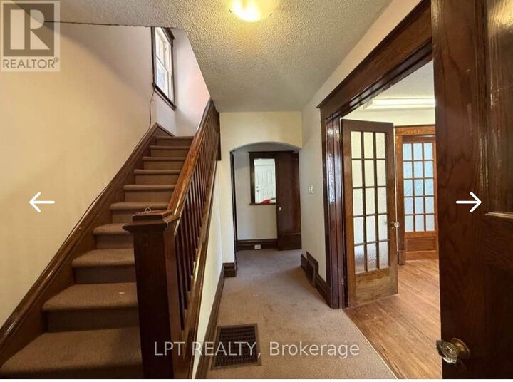 Property Photo:  322 Waverley Street  ON K2P 0W3 