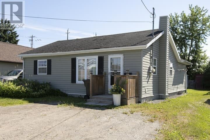 82 Cameron Ave — photo 1