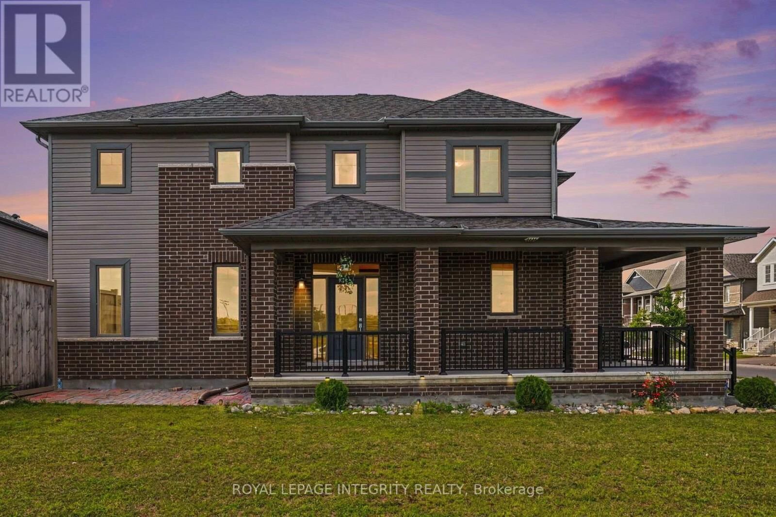 Property Photo:  301 Cloyne Crescent  ON K2J 6W3 