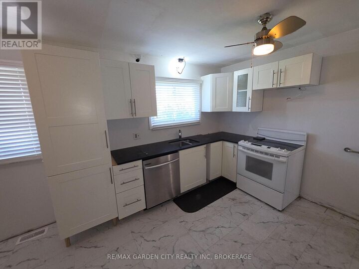 Property Photo:  316 Davis Street  ON L2V 1G1 