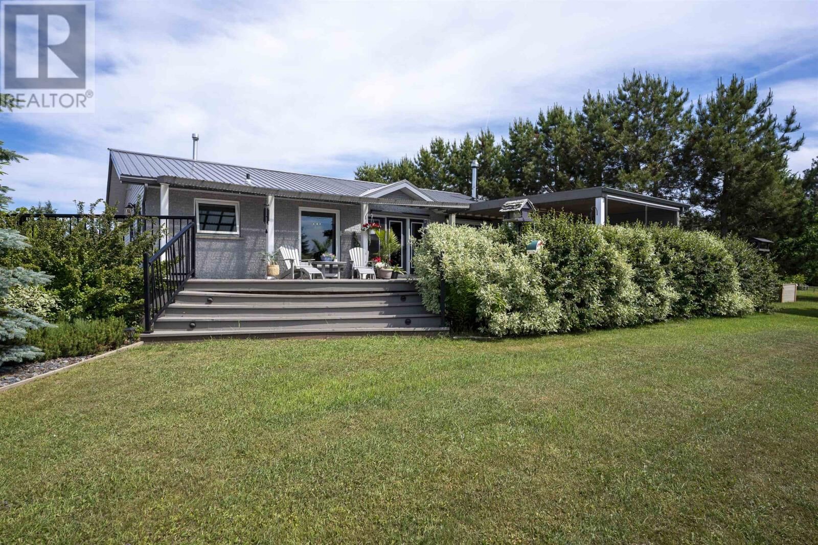 Property Photo:  664 Memory Rd  ON P7L 0A3 