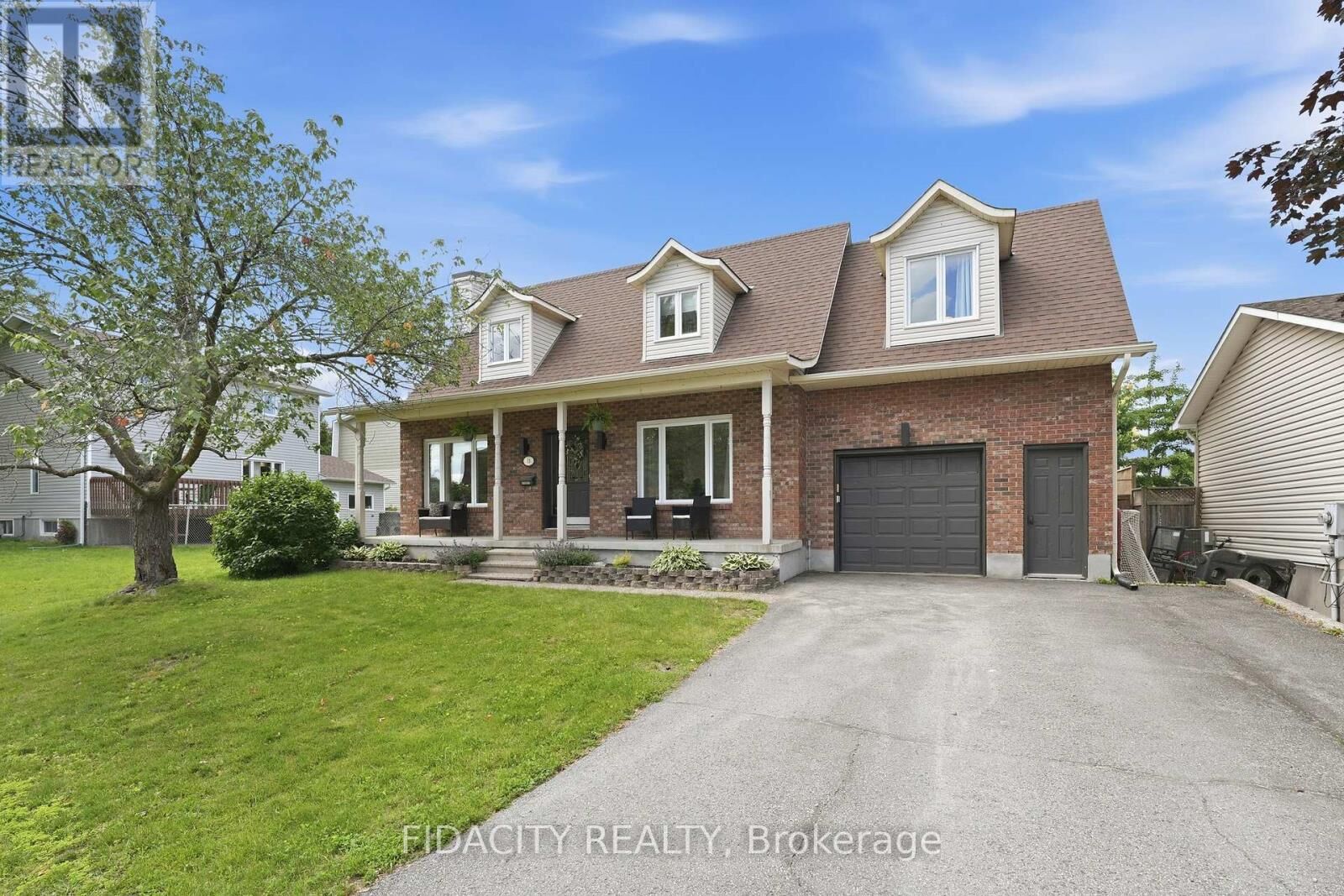 Property Photo: 13 Poole Creek Crescent ON K2S 1T6