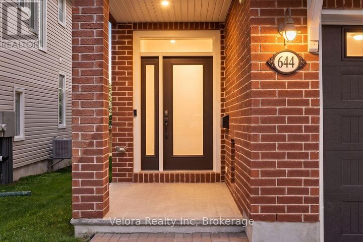 Property Photo: 644 Vivera Place ON K2S 2N1