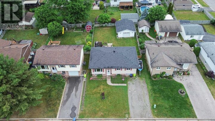 Property Photo: 9 Taskar Dr ON P6A 6N5