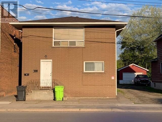 485 Wellington St W — photo 1