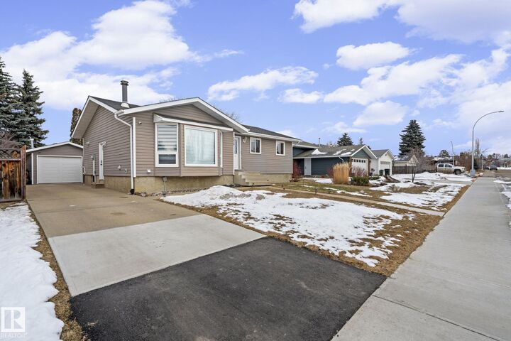 Property Photo: 5418 17A Avenue NW AB T6L 1L2