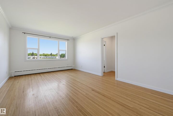 Property Photo: 7307 118 Street NW 7 AB T5G 1S5