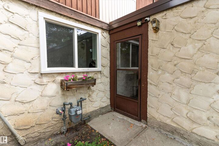 Property Photo: 17406 76 Avenue NW AB T5T 0H8