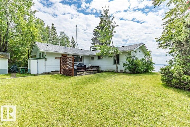 Property Photo: 59 Beach Ave AB T0C 2C0