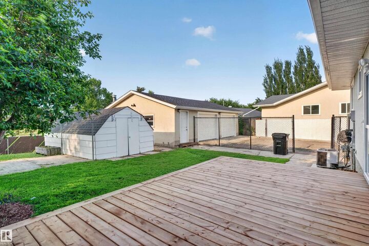 Property Photo: 33 Brookside Avenue AB T7X 1B6