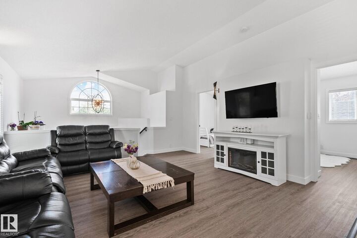 Property Photo: 1 Hunt Court AB T8N 6P8