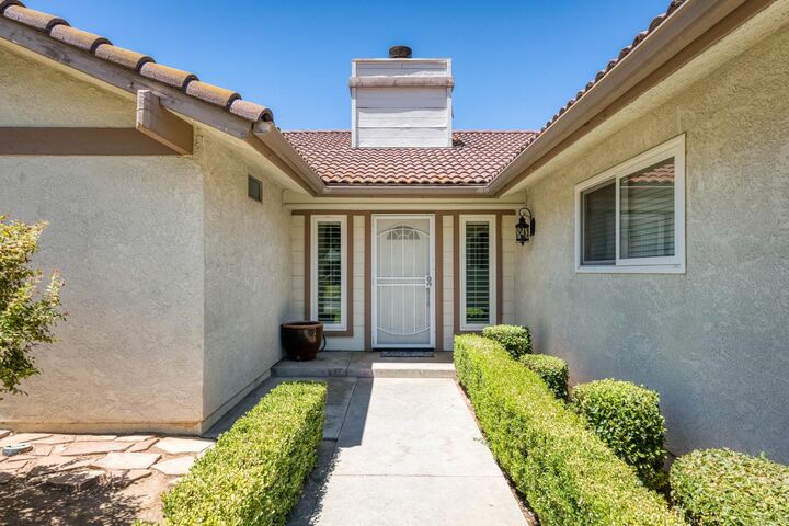 Property Photo: 6329 N Gilroy Avenue CA 93722