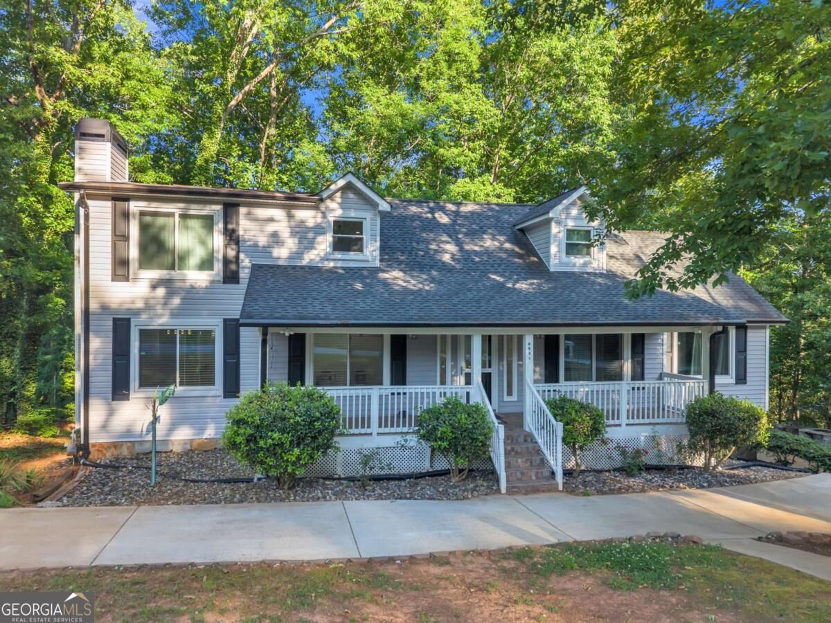 Property Photo: 8804 Willow Creek Court GA 30135