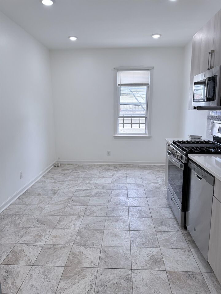 Property Photo:  1039 Summit Ave 3  NJ 07307 