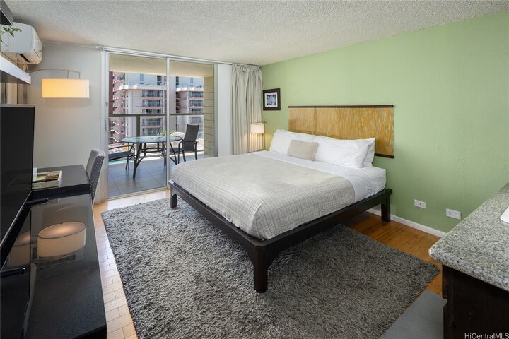 Property Photo:  445 Seaside Avenue 815  HI 96815 