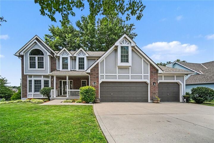 Property Photo:  1538 Canterbury Lane  MO 64068 