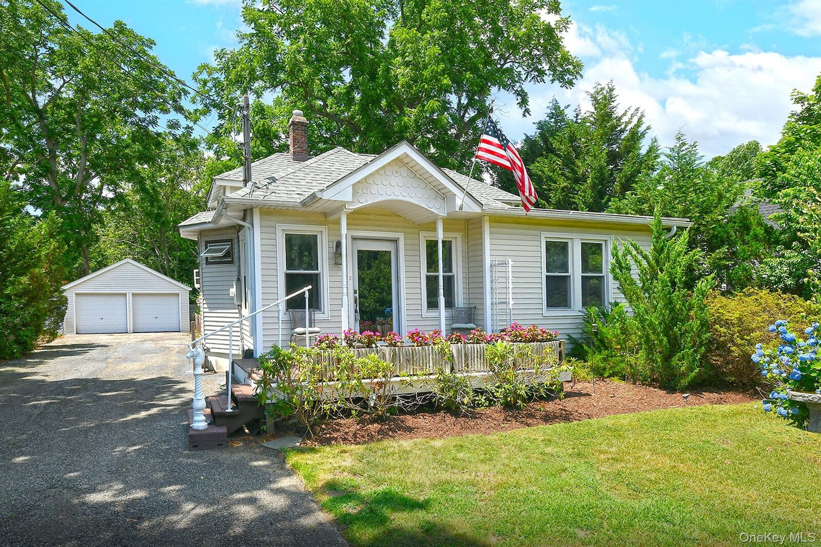Property Photo: 38 Roosevelt Avenue NY 11782