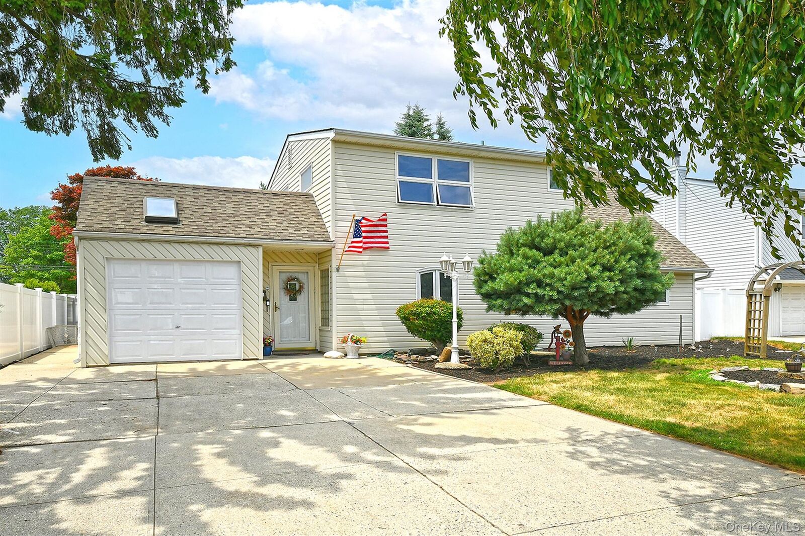 Property Photo:  18 Wheelbarrow Lane  NY 11793 