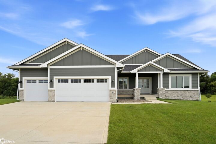 Property Photo:  475 SE Walnut Woods Drive  IA 50265 
