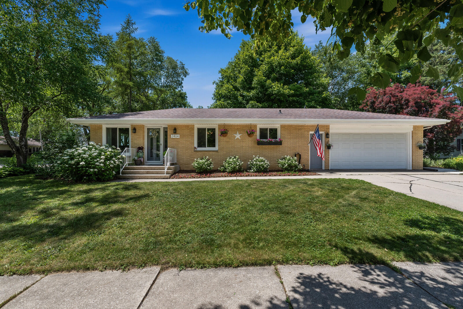 Property Photo:  2404 Skyline Dr  WI 53090 