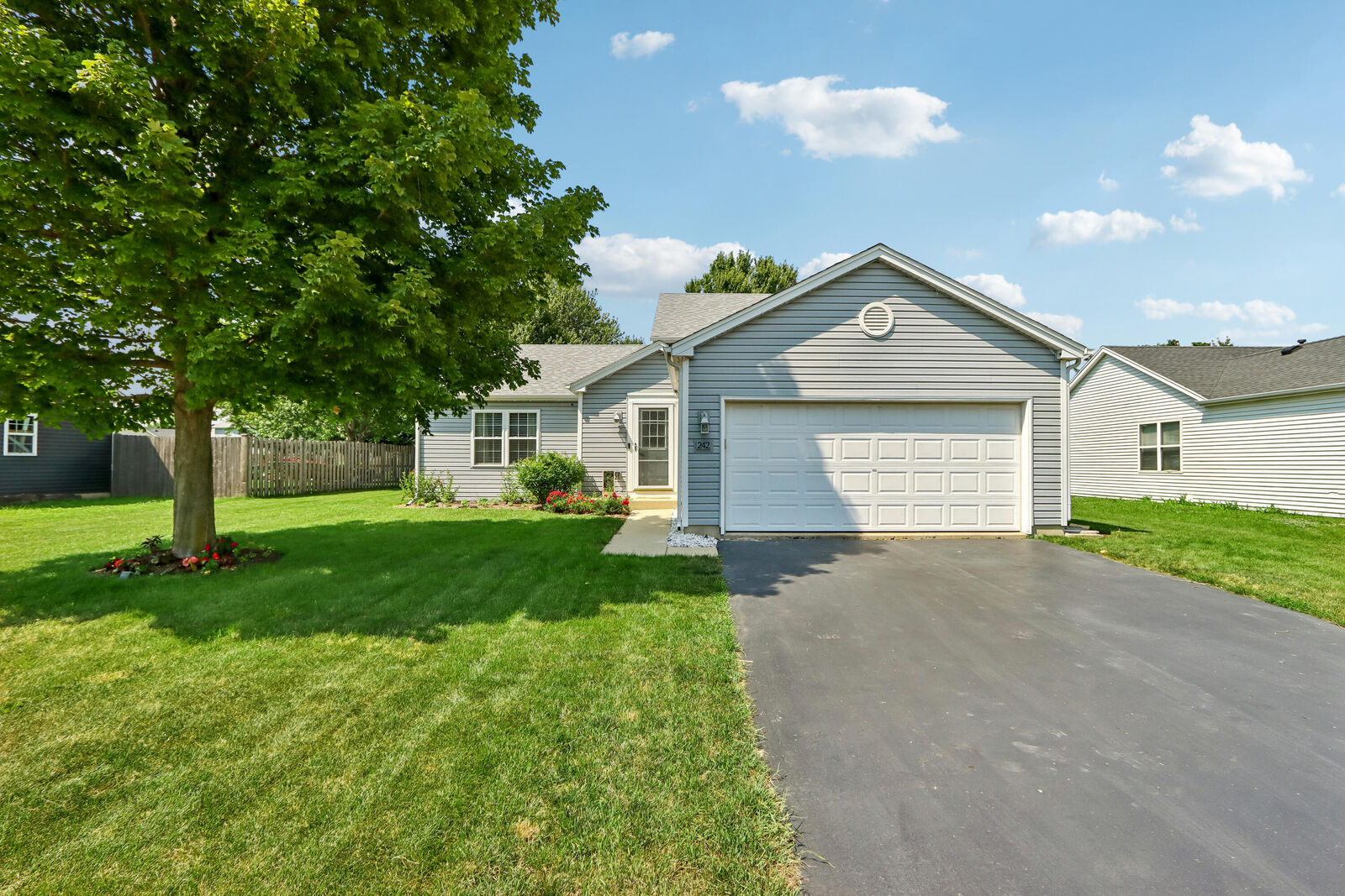 Property Photo:  242 Deer Path Dr  WI 53128 