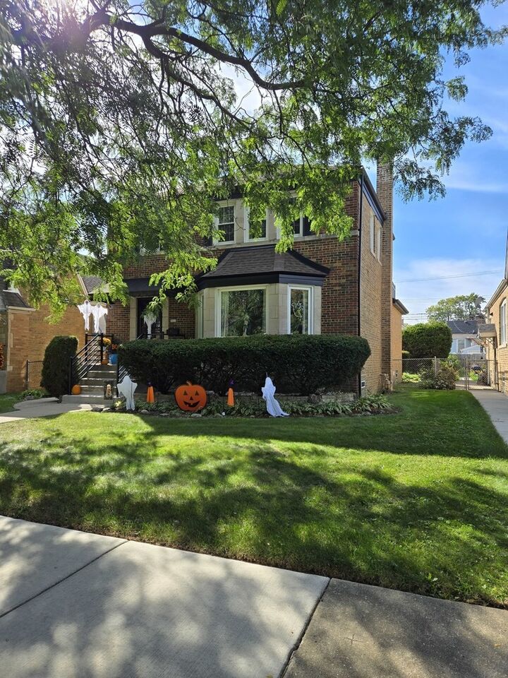 Property Photo: 3312 N New England Avenue IL 60634