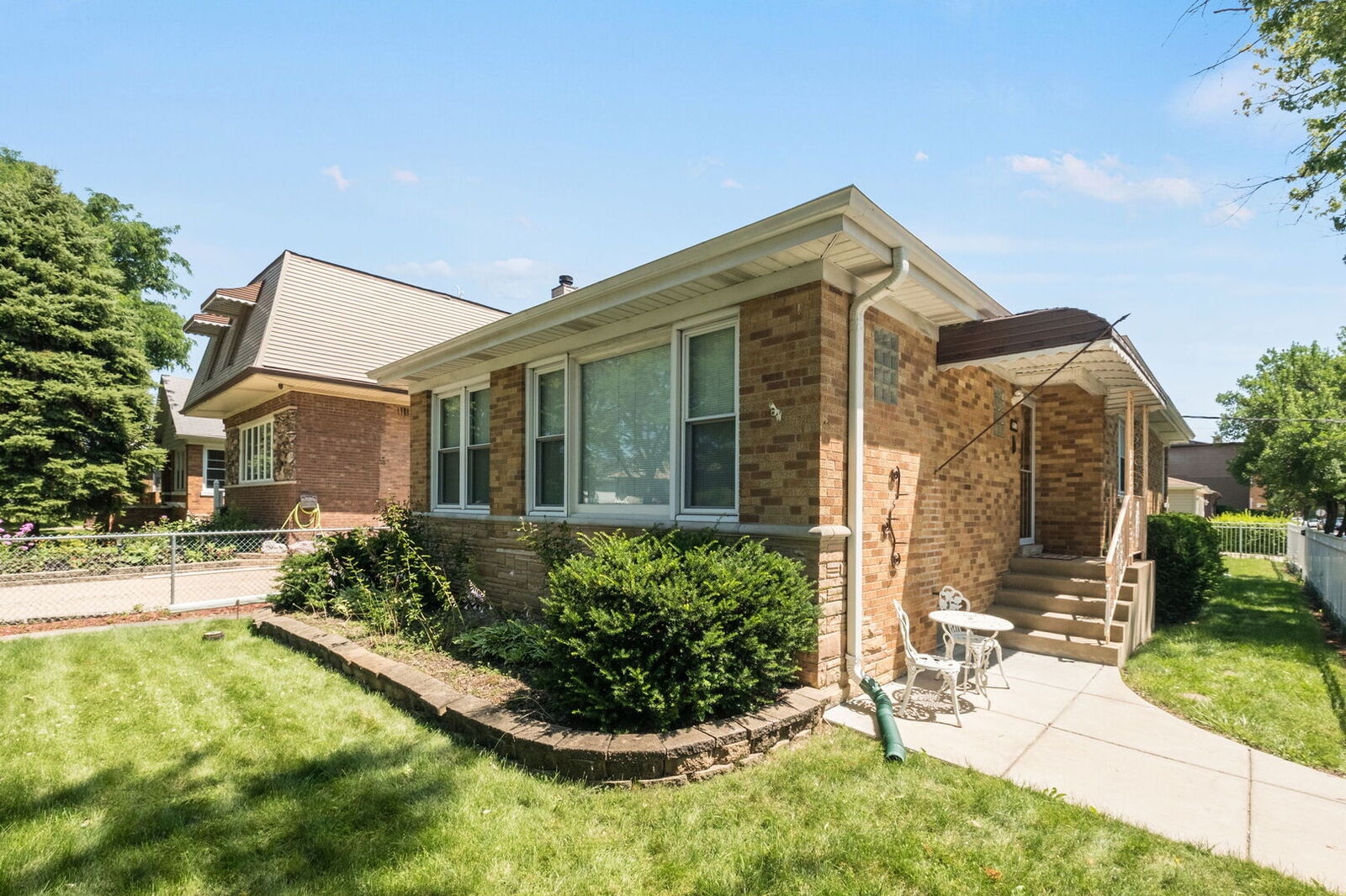Property Photo: 4301 N McVicker Avenue IL 60634